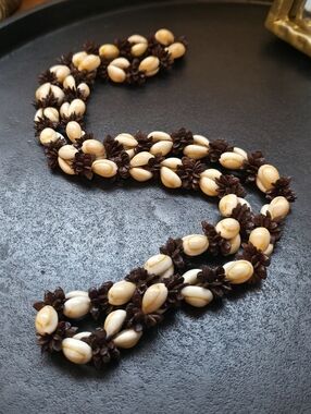 Vintage Hawaiian Cowrie Shell & Koa Seed Lei Necklace
